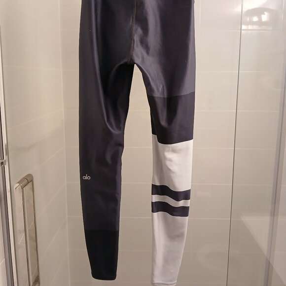 *Rare* ALO Yoga Leggings - Picture 15 of 15